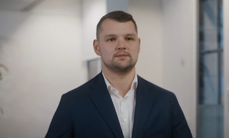 Meet Sviat Novik, Consultant